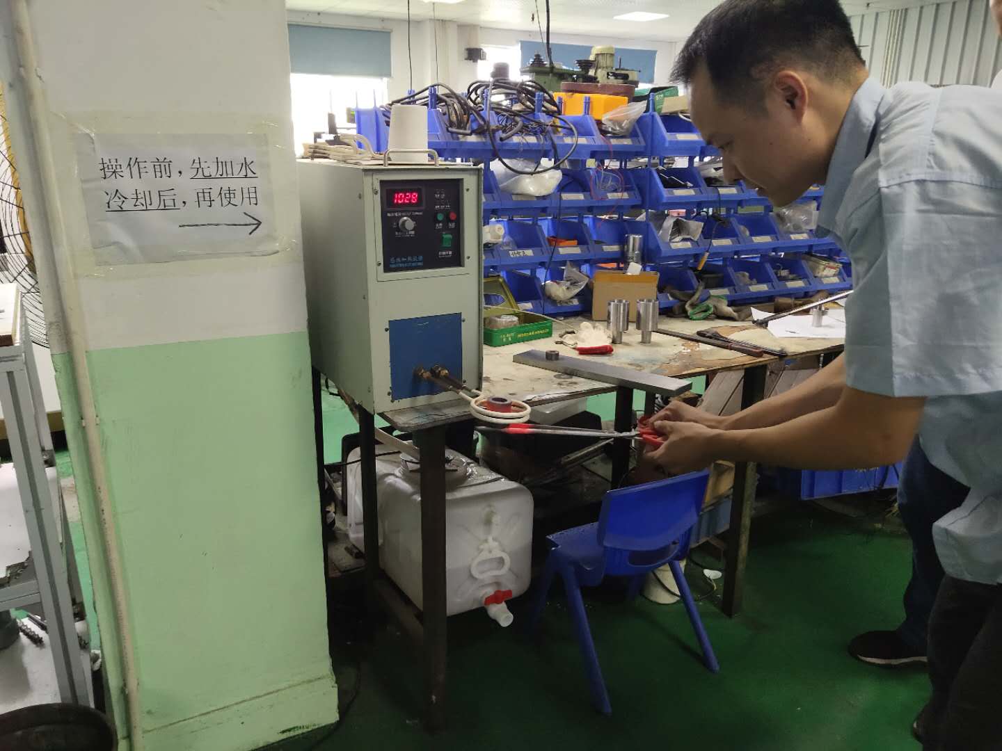 高频焊接加工车间一角